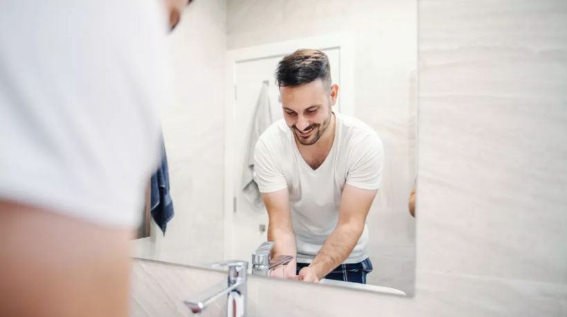 man_wash_hands_1562082970